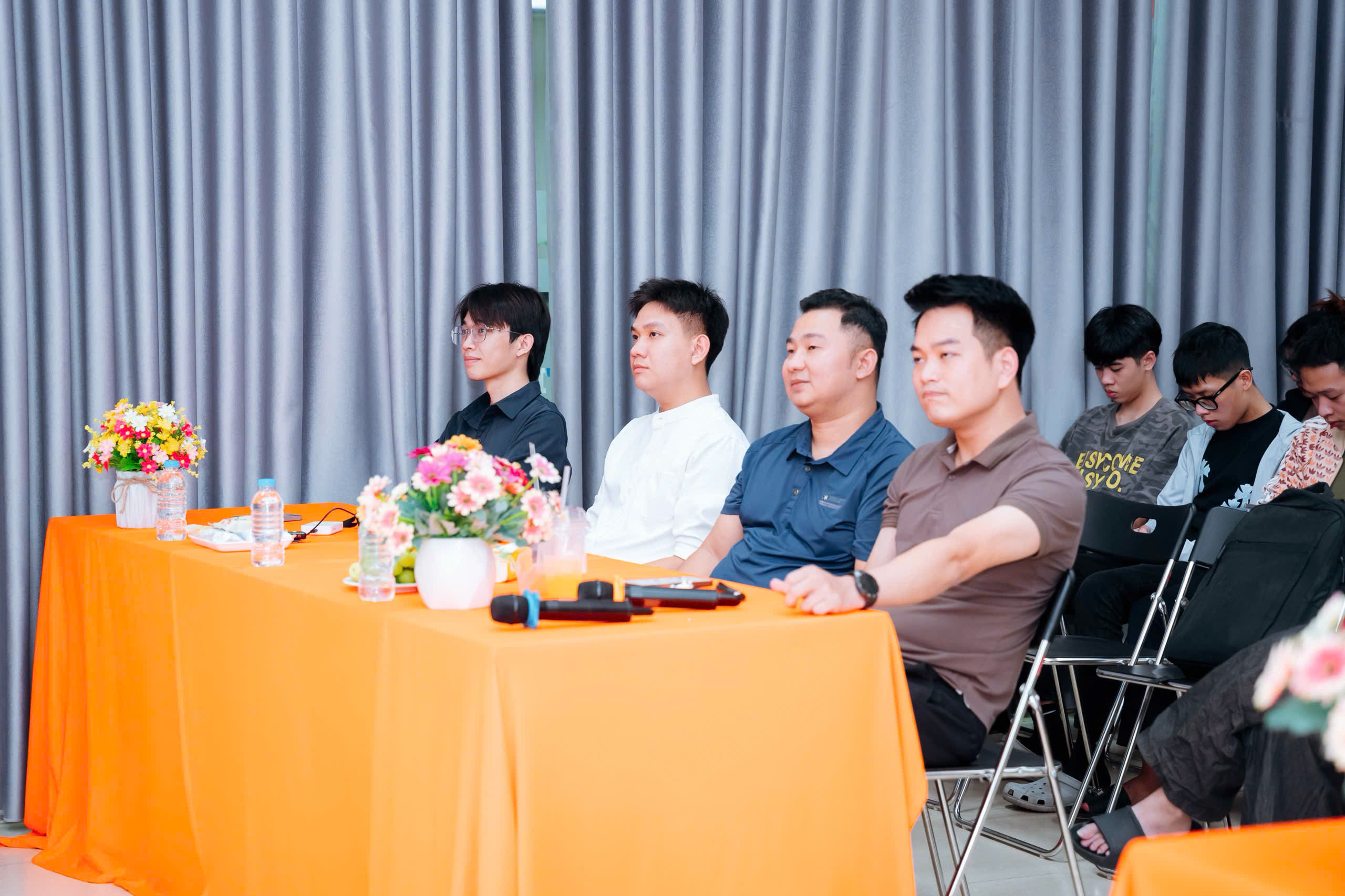 Góc nhìn tại bàn khách mời trong chương trình FPT Polytechnic