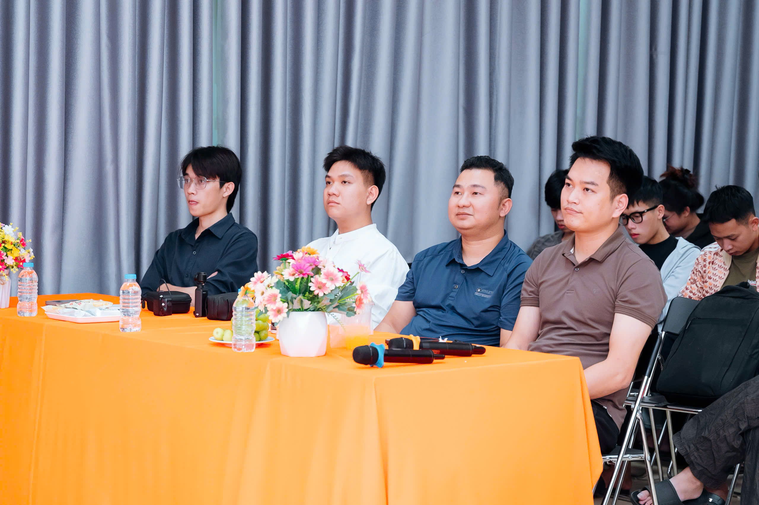 Khách mời tham gia buổi giao lưu cùng sinh viên Cao đẳng FPT Polytechnic