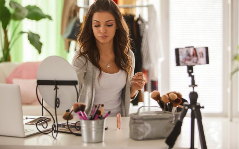 Discovery Commerce vs Search Commerce: KOC Đứng Ở Đâu Trong Cuộc Chiến TikTok - Shopee?