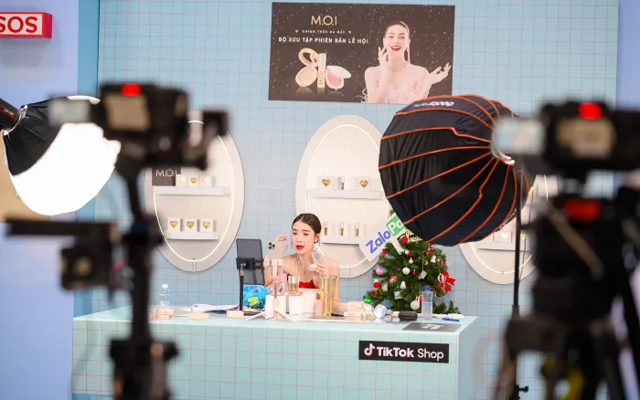 Chiến Lược Booking KOC 3 Giai Đoạn: "Hâm Nóng - Đun Sôi - Bùng Nổ" Mùa Sale